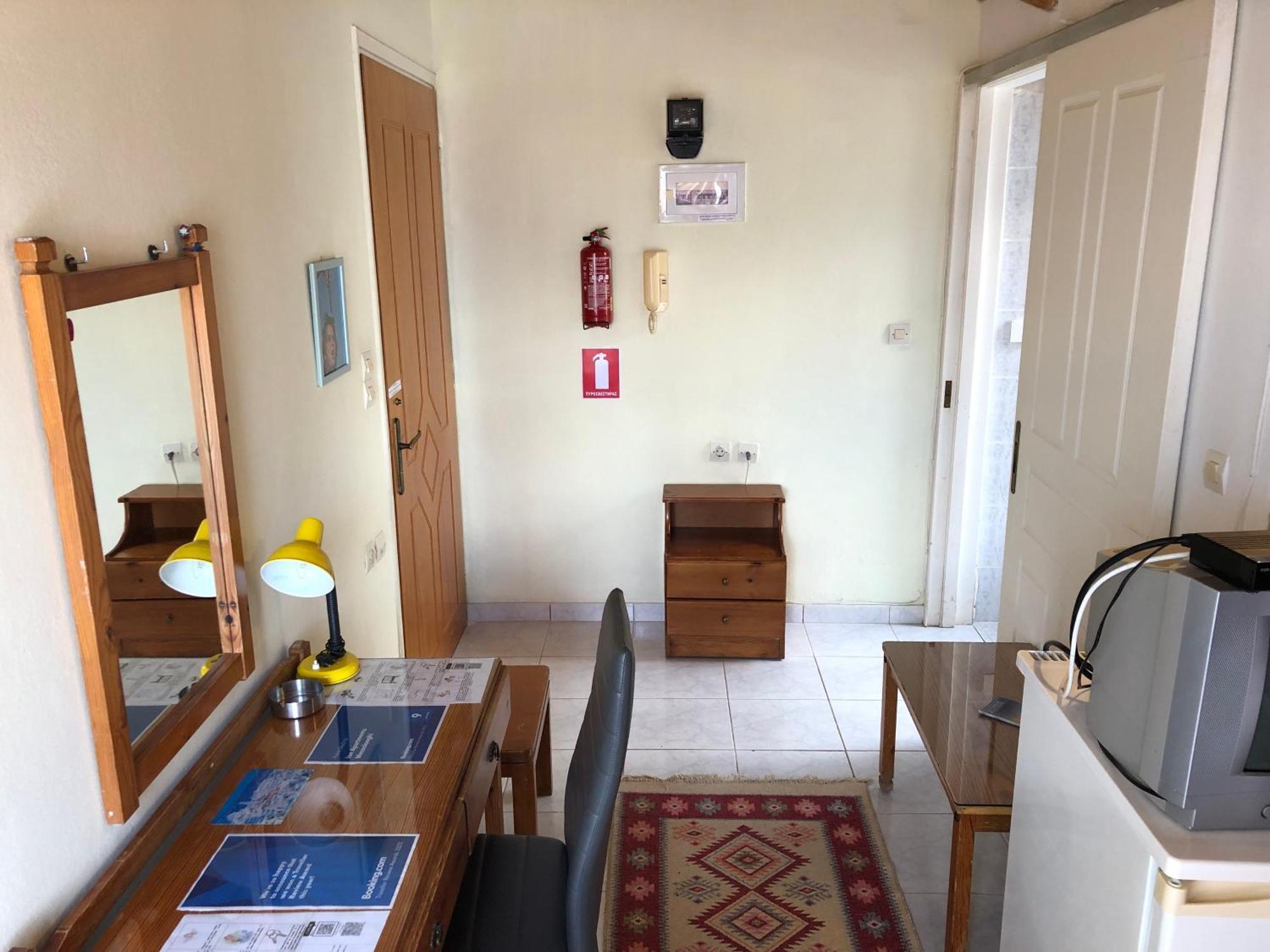 Ion Apartments Messolonghi Single Bed Room Mountain View Loft Mesolóngion Buitenkant foto
